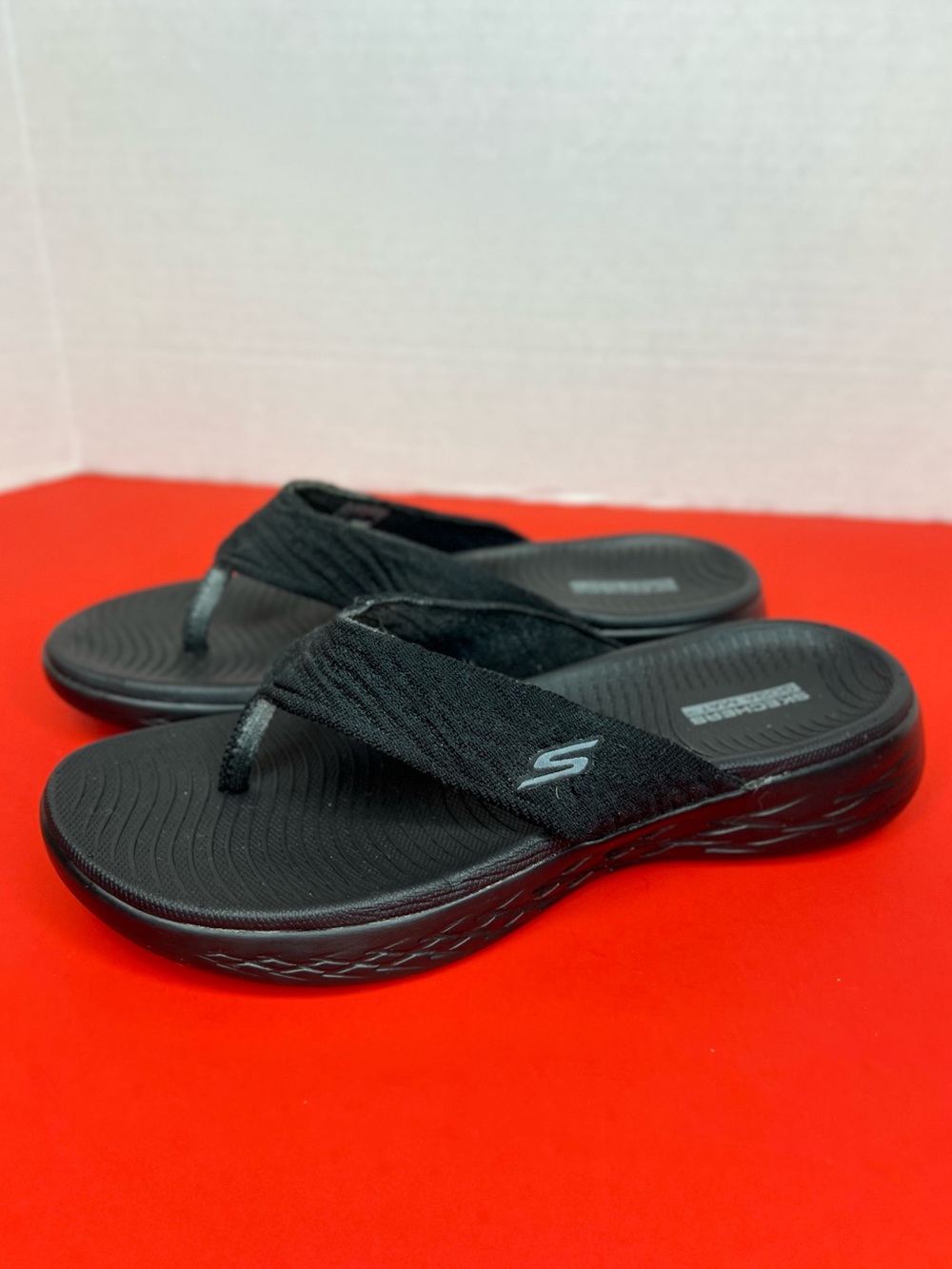 Sketchers On The Go 600 Sunny Thong Sandals 140037 Black Size 7 LKNW!